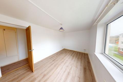 2 bedroom flat to rent, Goshawk Road, Haverfordwest. SA61 2UB
