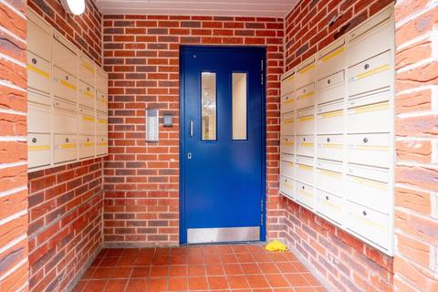 2 bedroom flat to rent, Roch Bank, Manchester, Blackley, M9