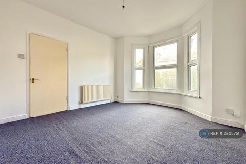 3 bedroom terraced house to rent, Clandon Road, Ilford, IG3