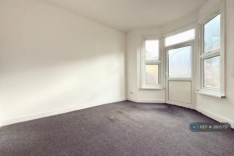 3 bedroom terraced house to rent, Clandon Road, Ilford, IG3