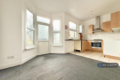 3 bedroom terraced house to rent, Clandon Road, Ilford, IG3