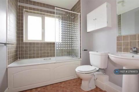 2 bedroom terraced house to rent, Robinson Way, Gravesend, DA11