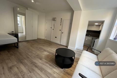 Studio to rent, Junction Road, London, N19