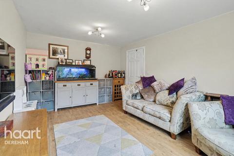 4 bedroom end of terrace house for sale, Fox Road, Dereham
