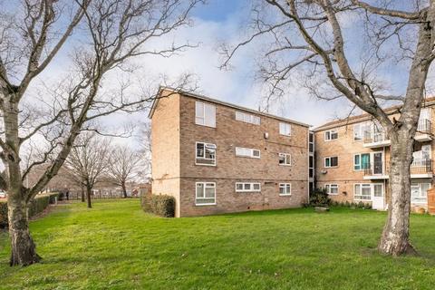 2 bedroom flat for sale, Holmes Close, Heartsease