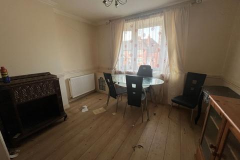 3 bedroom end of terrace house for sale, 16 Harcourt Road, Cradley Heath, B64 7HN