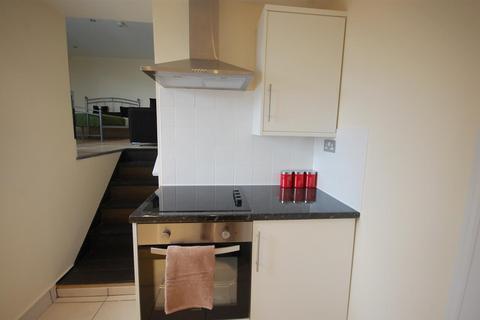 Studio to rent, Belgrave Road, London SW1V