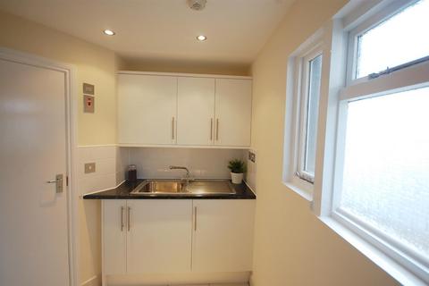 Studio to rent, Belgrave Road, London SW1V