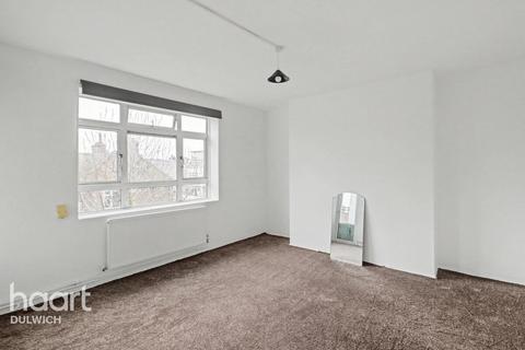3 bedroom flat to rent, Queens Row, LONDON
