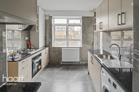 3 bedroom flat to rent, Queens Row, LONDON