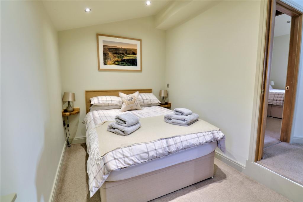 Lrg Bedroom 2