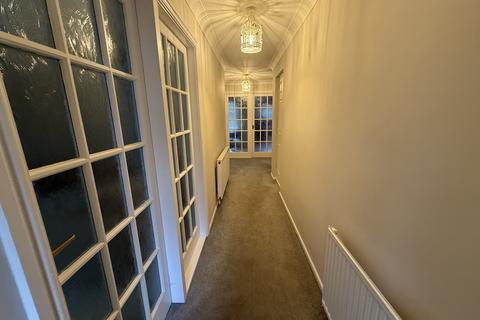 undefined, Redwood Drive, HUDDERSFIELD