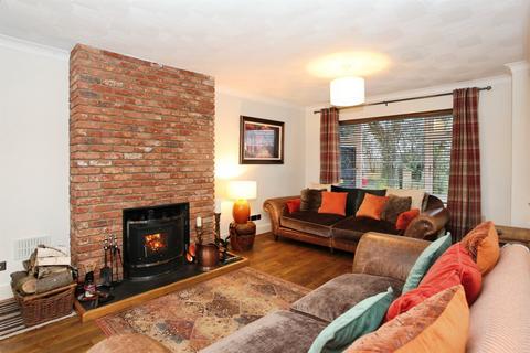 4 bedroom detached house for sale, Llanharry Road, Llanharan, Pontyclun