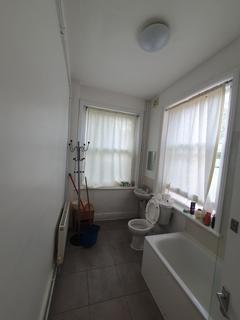 1 bedroom house of multiple occupation to rent, Turlewray Close, London N4