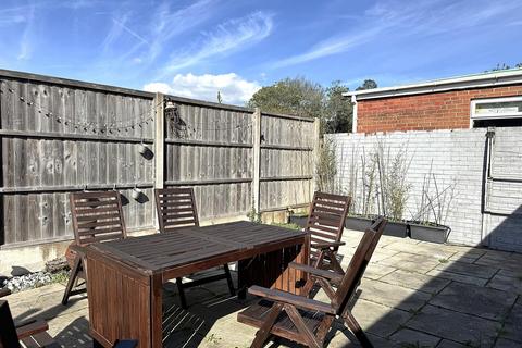 1 bedroom in a house share to rent, Room 1 Broadfields Avenue, Cowes