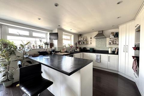 1 bedroom in a house share to rent, Room 1 Broadfields Avenue, Cowes