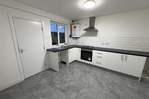 2 bedroom flat to rent, Oldbury Road, Oldbury B65
