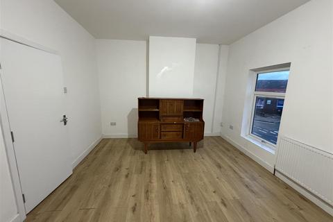 2 bedroom flat to rent, Oldbury Road, Oldbury B65