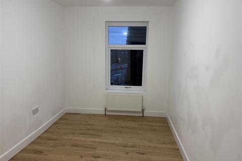 2 bedroom flat to rent, Oldbury Road, Oldbury B65