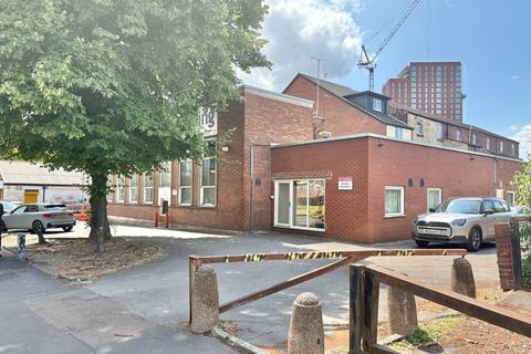 Retail property (high street) to rent, 25-31 Cheetham Hill Rd Manchester M4 4FY