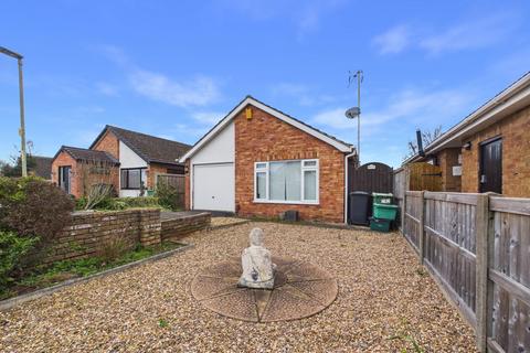 2 bedroom bungalow for sale - Charlton Way, Longlevens, Gloucester, Gloucestershire, GL2