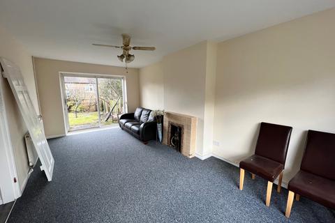 3 bedroom semi-detached house to rent, Holmewood Crescent, NG5