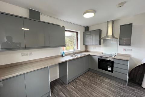 3 bedroom semi-detached house to rent, Holmewood Crescent, NG5