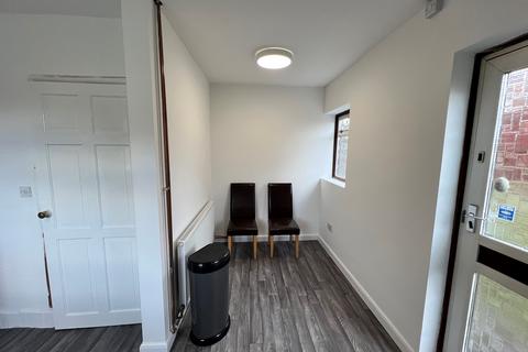 3 bedroom semi-detached house to rent, Holmewood Crescent, NG5