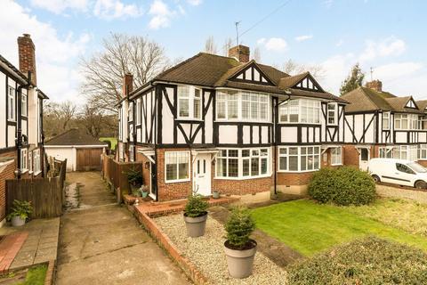 2 bedroom flat for sale, Aboyne Drive, London SW20