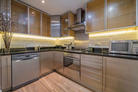 2 bedroom flat to rent, St. Charles Square, London W10