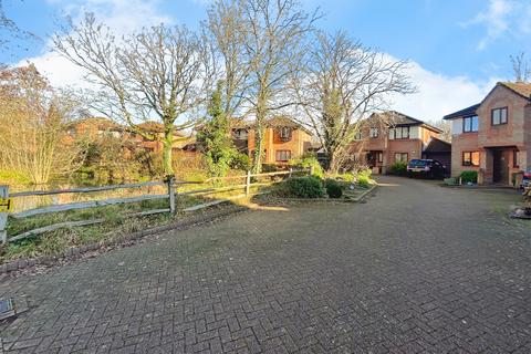 4 bedroom detached house for sale, Water View, Horley