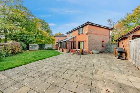 4 bedroom detached house for sale, Water View, Horley