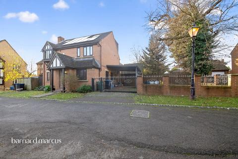6 bedroom detached house for sale, Bruno Place, London