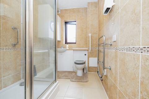 1 bedroom ground floor flat for sale, High Street, Bushey