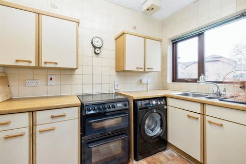 1 bedroom ground floor flat for sale, High Street, Bushey