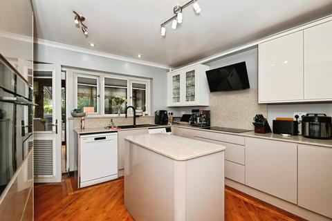 4 bedroom detached house for sale, Nelson Avenue, Minster On Sea, Sheerness