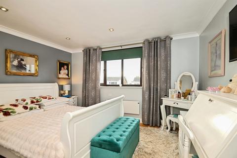 4 bedroom detached house for sale, Nelson Avenue, Minster On Sea, Sheerness