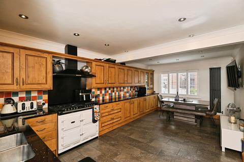 4 bedroom detached house for sale, Anatase Close, Sittingbourne