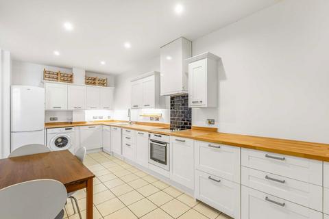 2 bedroom flat to rent, Oak Square, London SW9