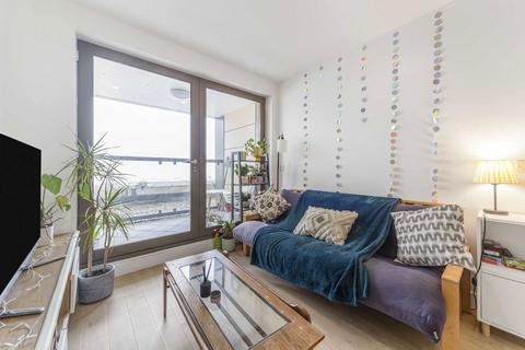 2 bedroom flat to rent, Oak Square, London SW9