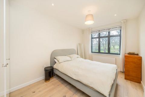 2 bedroom flat to rent, Alleyn Park, London SE21