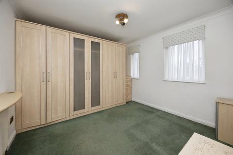 4 bedroom semi-detached house for sale, Mortimer Close, Ashford