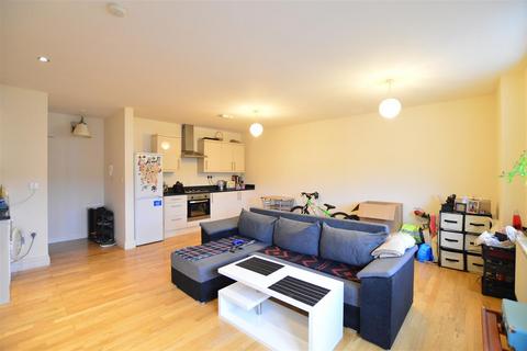 1 bedroom flat to rent, Ambassador House Farnburn Avenue Slough Berkshire