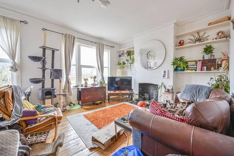 2 bedroom flat for sale, Trinity Road, Bounds Green, London, N22