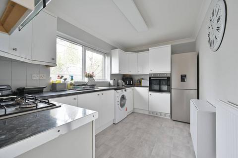 2 bedroom flat for sale, Grandfield Avenue, Watford, WD17