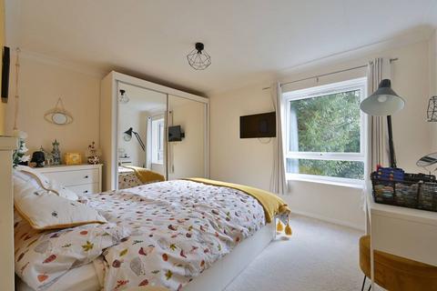 2 bedroom flat for sale, Grandfield Avenue, Watford, WD17