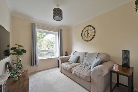 2 bedroom flat for sale, Grandfield Avenue, Watford, WD17