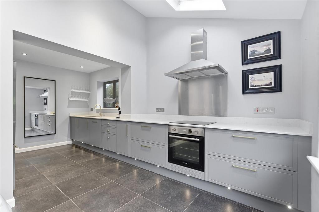 12 Gorse Road 18.jpg