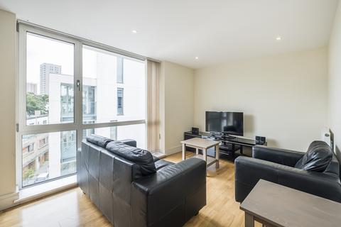 2 bedroom flat to rent, Grant House, SW9