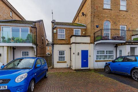 2 bedroom semi-detached house to rent, John Batchelor Way, Penarth CF64